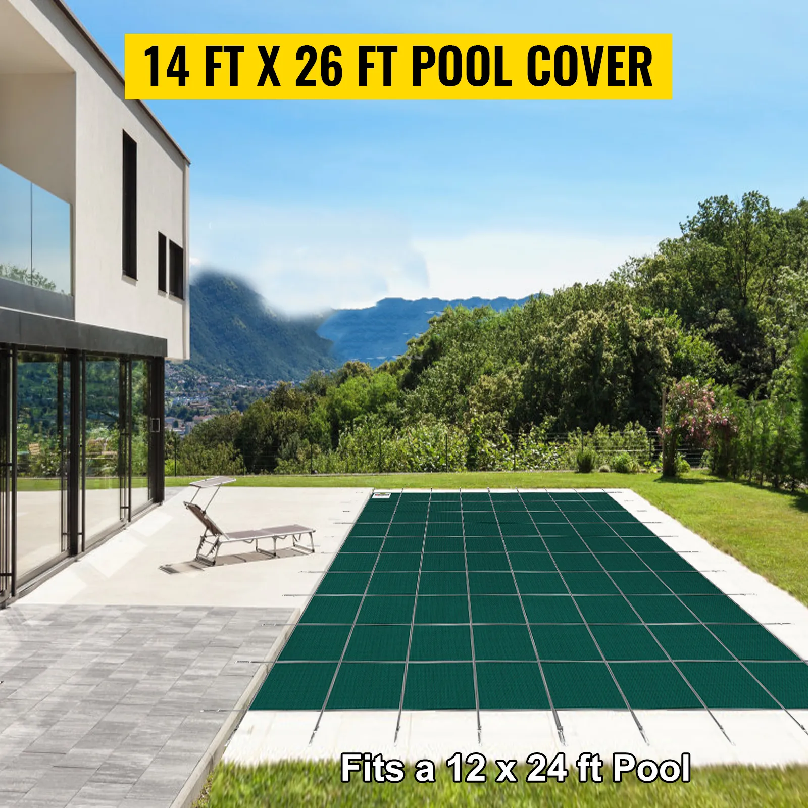 Cubierta de seguridad para piscina enterrada VEVOR en un amplio patio con una vista panorámica de la montaña al fondo