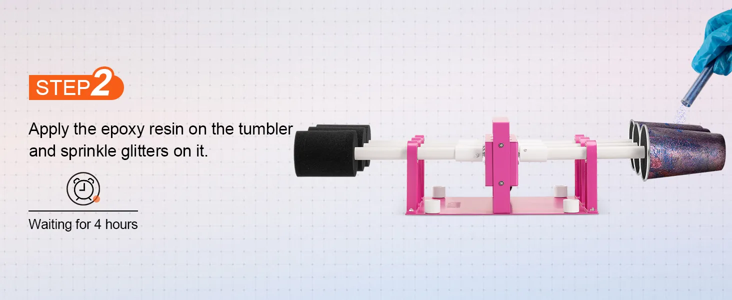 Paso 2 para usar el volteador de vasos VEVOR: aplique resina epoxi y espolvoree brillantina en el vaso. Espere 4 horas.