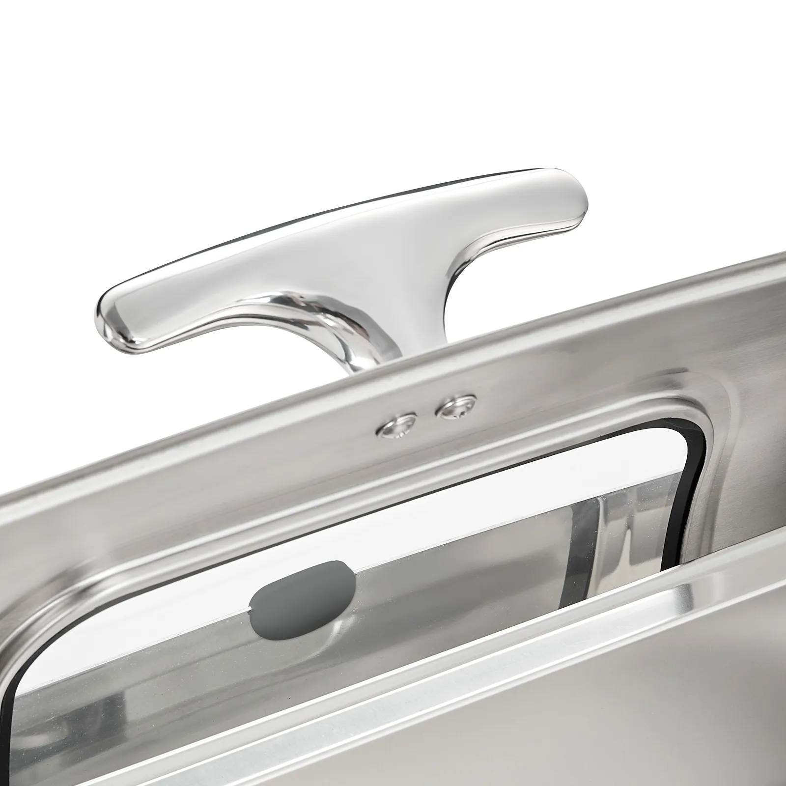 stainless steel handle and lid of VEVOR chafing dish reflecting light.