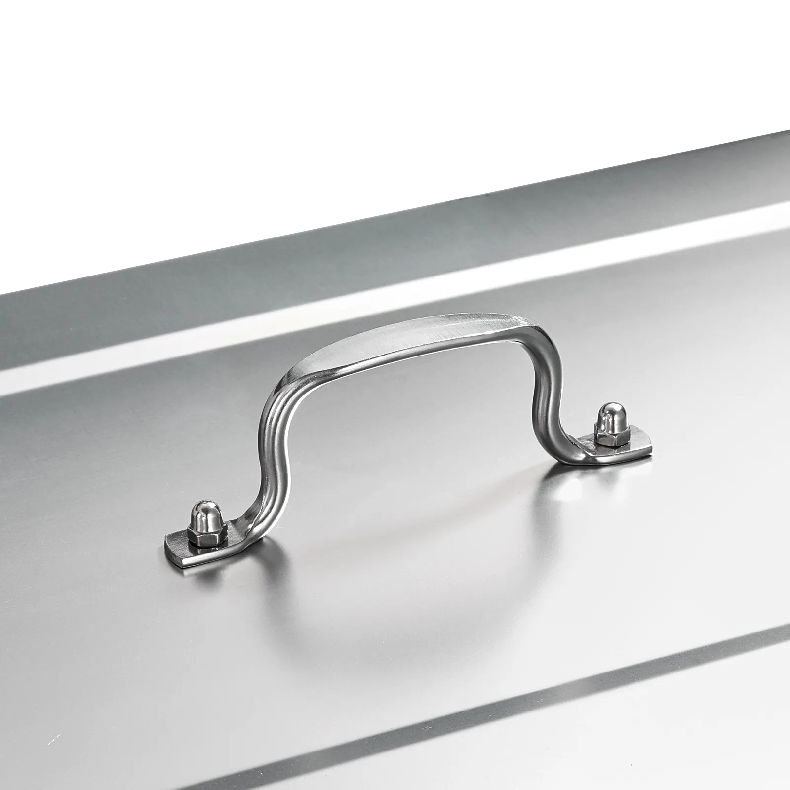 stainless steel lid handle of VEVOR chafing dish set in close-up.