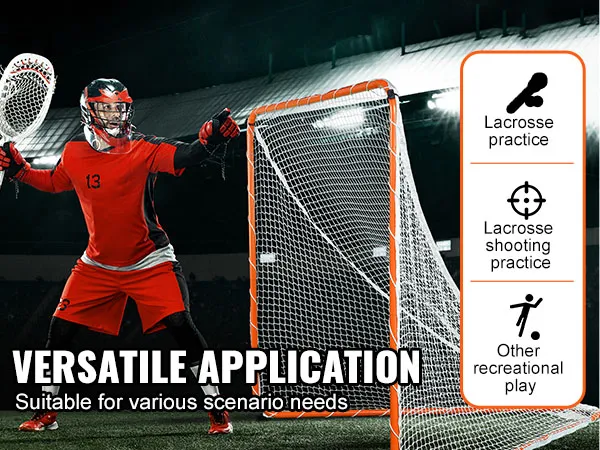 Jugador de lacrosse con equipo rojo y un palo de portero junto a un arco de lacrosse VEVOR en un campo por la noche.