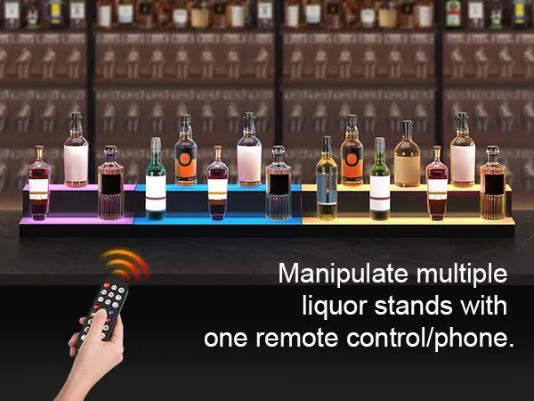 Control remoto de mano que controla una colorida exhibición de botellas de licor LED VEVOR con múltiples soportes para licores.