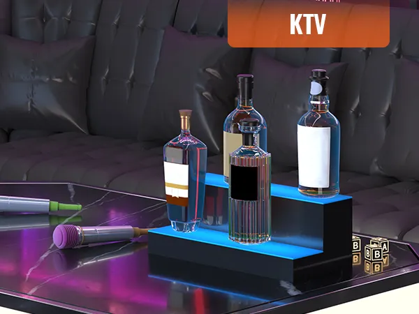 Configuración de salón de KTV con micrófonos en una mesa, que incluye una exhibición de botellas de licor LED VEVOR con botellas.