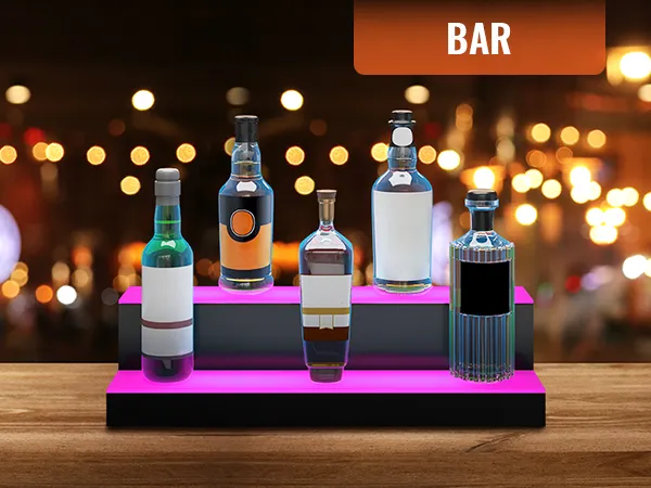 Estante de barra LED VEVOR que muestra botellas en un entorno de barra vibrante con luces bokeh en el fondo.