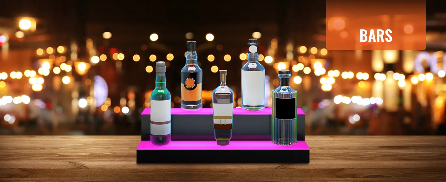 Estante de barra LED VEVOR que muestra botellas en un entorno de barra vibrante con luces bokeh en el fondo.