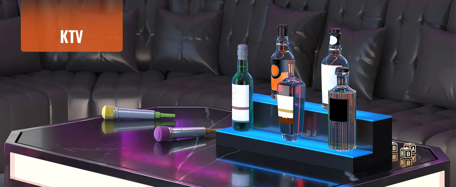 Salón de KTV con estante de barra LED VEVOR, botellas de licor, micrófonos e iluminación ambiental colorida.