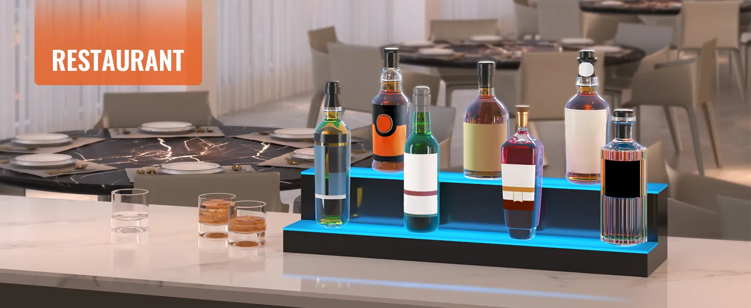 Barra de restaurante con botellas variadas en exhibición de botellas de licor LED VEVOR, listas para el servicio.