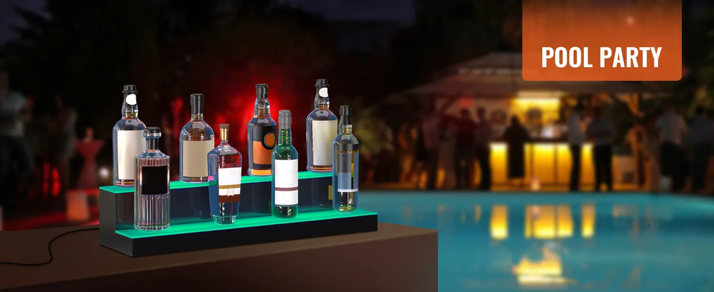 Exhibición de botellas de licor con luces LED VEVOR en una fiesta en la piscina, mostrando botellas iluminadas contra un fondo nocturno.