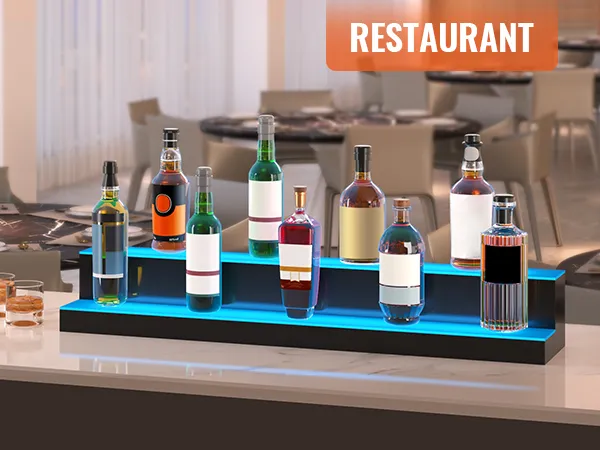 Bar de restaurante muy iluminado con estante para licores iluminado con LED VEVOR que exhibe varias botellas y vasos.