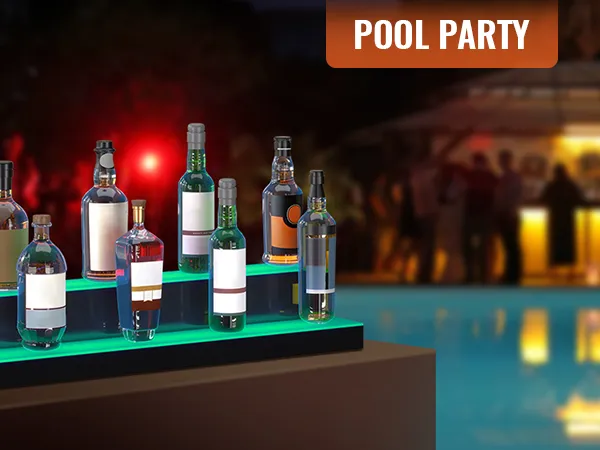 Estante para licores iluminado con LED VEVOR en una vibrante fiesta en la piscina con botellas exhibidas en él.