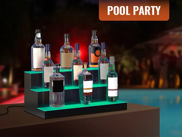 Exhibición de botellas de licor iluminada con LED VEVOR en una fiesta nocturna en la piscina con botellas de colores y fondo iluminado.