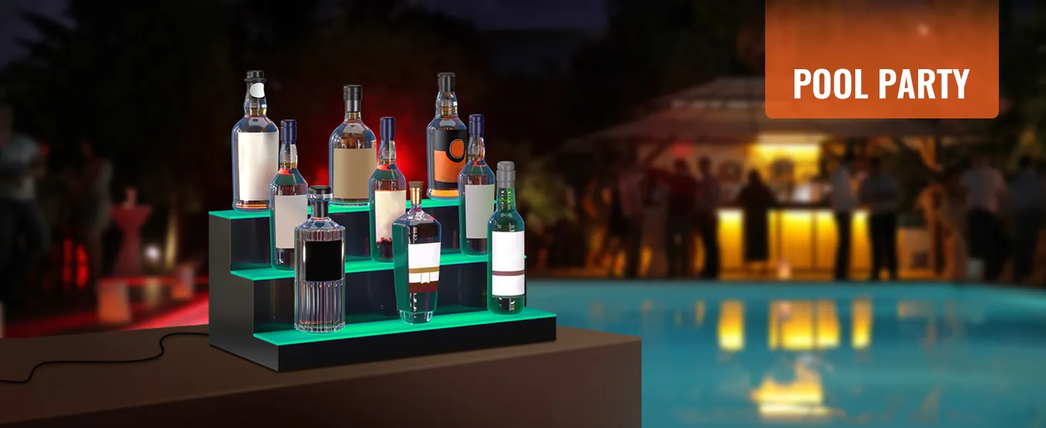 Exhibición de botellas de licor iluminada con LED VEVOR en una fiesta nocturna en la piscina con botellas de colores y fondo iluminado.