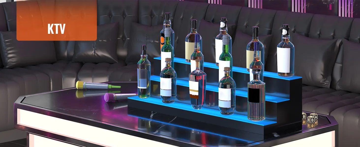 Exhibición de botellas de licor LED VEVOR en una mesa en un salón de KTV con micrófonos y asientos lujosos.