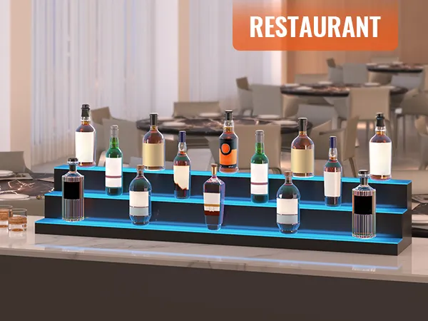 Exhibición de botellas de licor con LED VEVOR sobre un mostrador de mármol en un entorno de restaurante moderno.