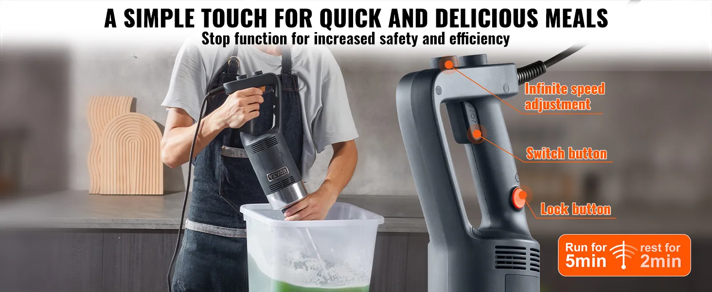 Persona que utiliza una licuadora de inmersión comercial VEVOR con ajuste de velocidad infinito en una cocina.