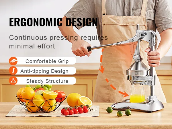 Persona utilizando exprimidor de cítricos VEVOR, mango ergonómico, rodeado de frutas frescas y vasos de jugo.